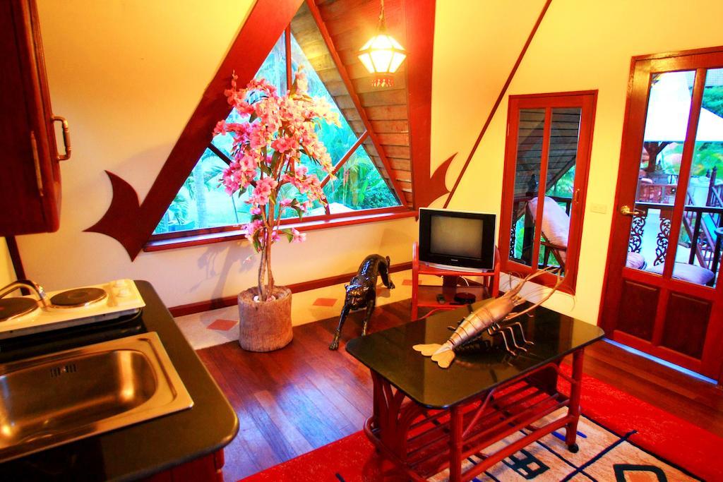 Coco Palace Resort Nai Harn Oda fotoğraf