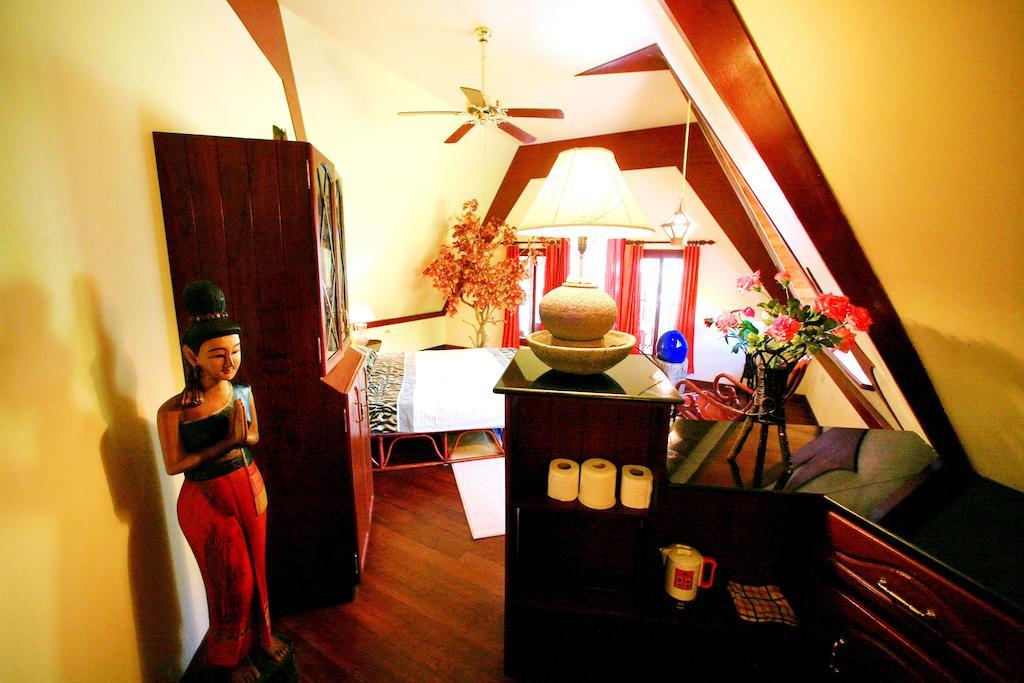 Coco Palace Resort Nai Harn Oda fotoğraf
