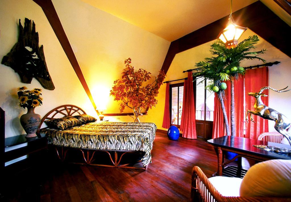 Coco Palace Resort Nai Harn Oda fotoğraf
